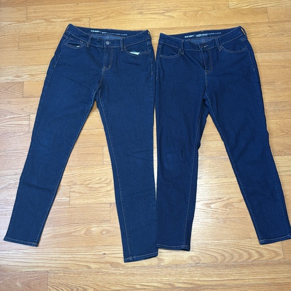 2 Pairs of Old Navy Super Skinny MidRise - Standard length 28" & Cropped 26" - Picture 8 of 9